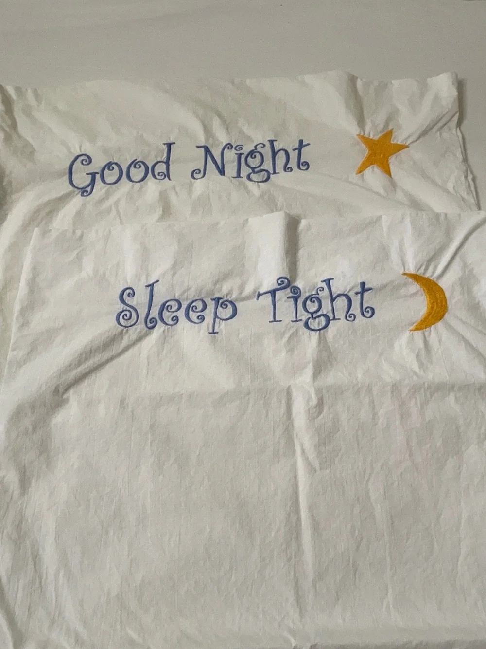 SLEEPING PARTNERS Vintage Embroidered Pillowcases Pair White